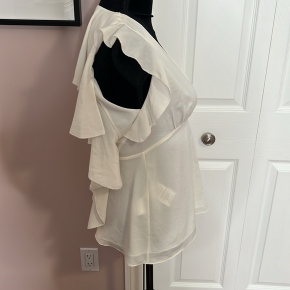 Angelic BCBG Maxazria open keyhole back sleeveless blouse in cream sz XS - Picture 4 of 9